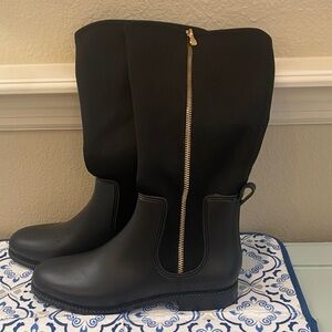 Source Unknown Black Winter Boots with Gold Zipper